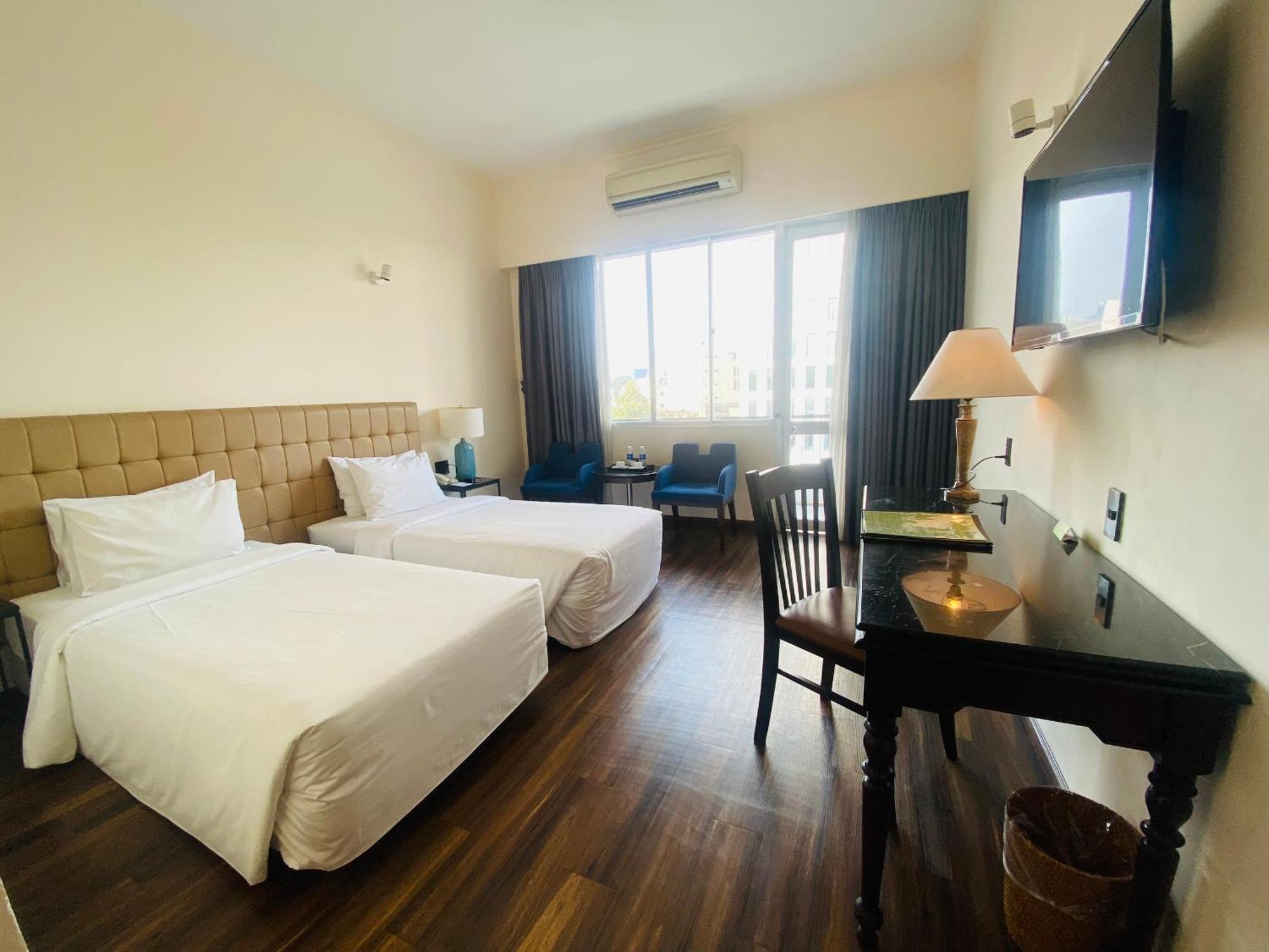Liberty 2 Hotel Ho Chi Minh City Exterior photo